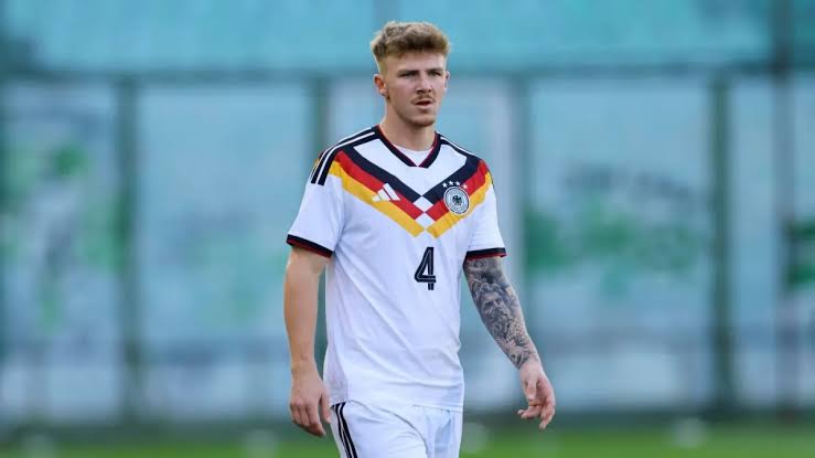 Liverpool Incar Bek Stuttgart